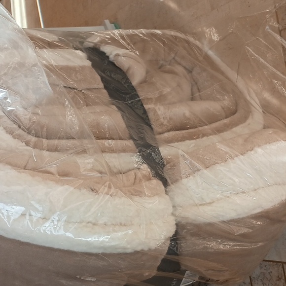 Limited Edition Berkshire Velvet soft/sherpa comforter& shams set/ Full size - Picture 9 of 12